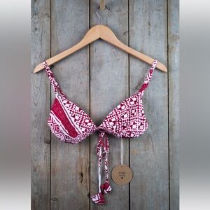 Chic red and white patterned adjustable top